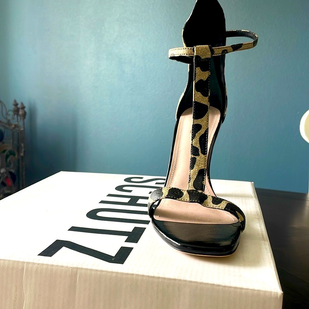 SCHUTZ HEELS SZ 7.5 leopard gold and black